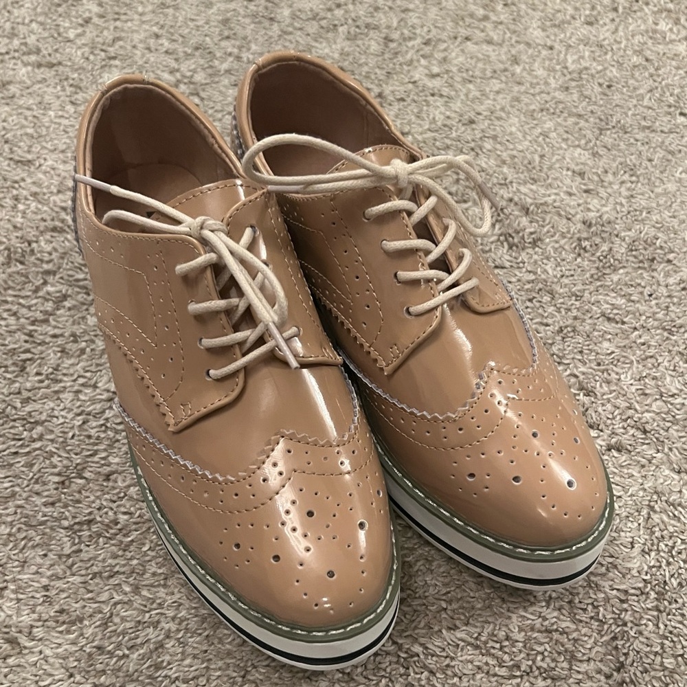 Platform loafer style shoe (Women’s)